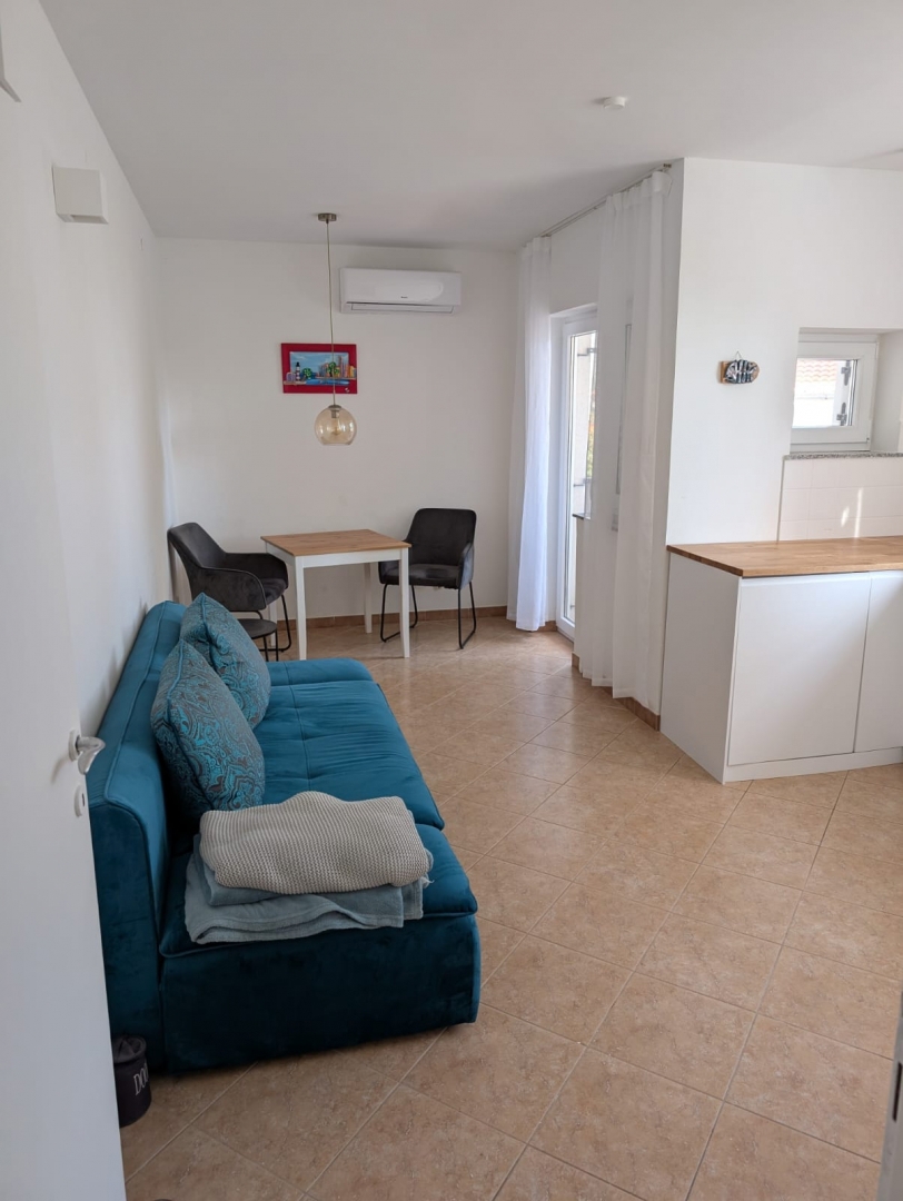 OTOK KRK, Baška - Apartma s parkirnim mestom in pogledom na morje