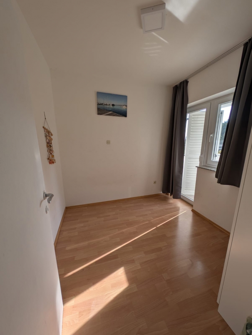 OTOK KRK, Baška - Apartma s parkirnim mestom in pogledom na morje