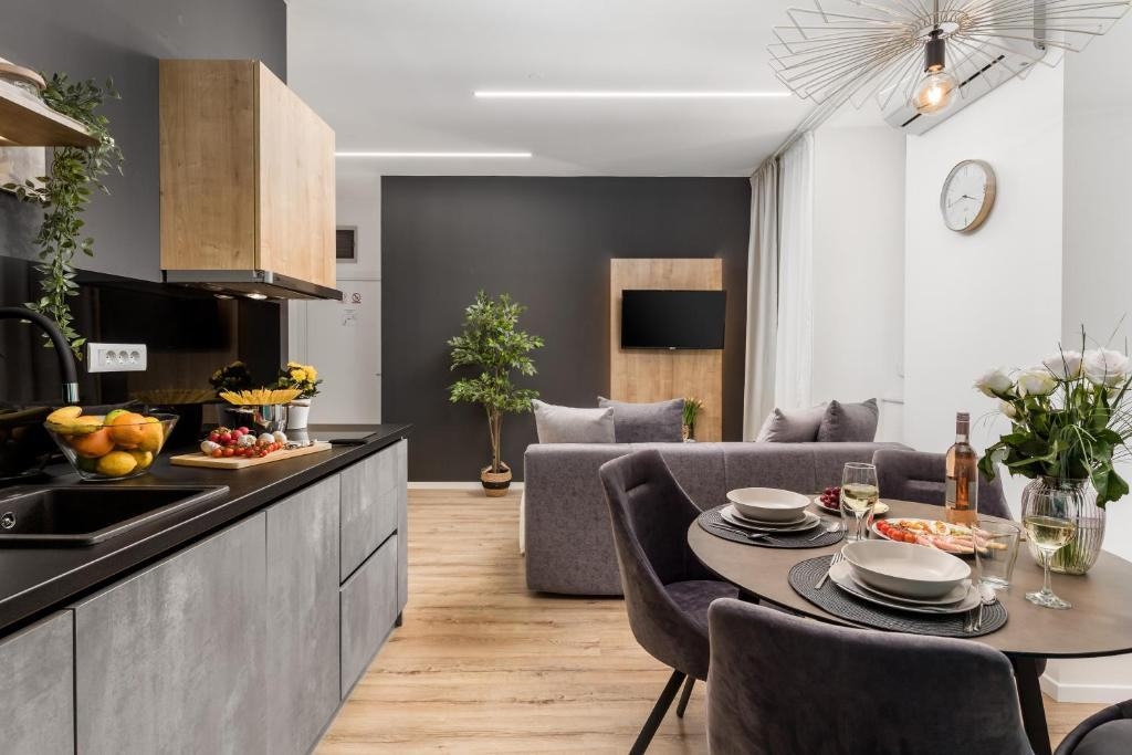 Center Reke - Tri enosobna stanovanja, uveljavljena najemniška dejavnost