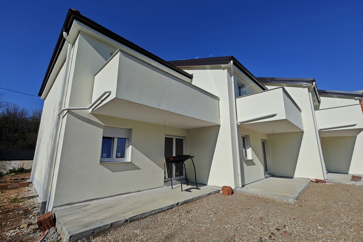 RIJEKA, ŠKURINJE - Končna hiša v vrsti s tremi spalnicami