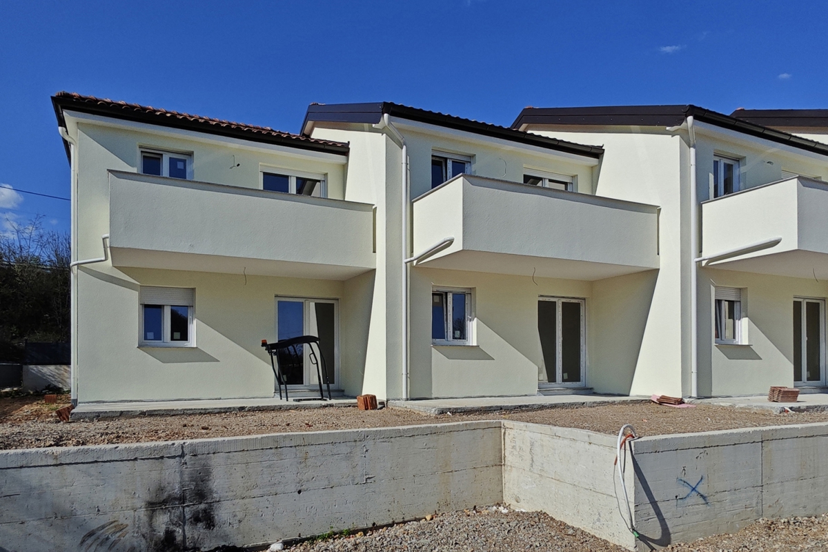 RIJEKA, ŠKURINJE - Končna hiša v vrsti s tremi spalnicami