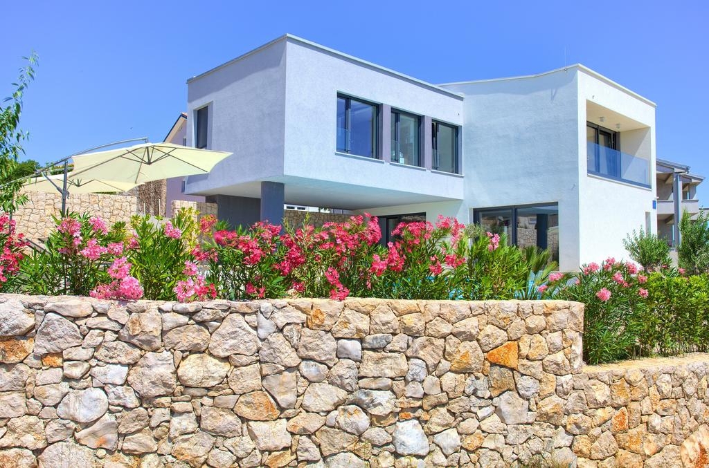 OTOK KRK, MESTO KRK (okolica) - Luksuzna vila z neskončnim bazenom in pogledom na morje