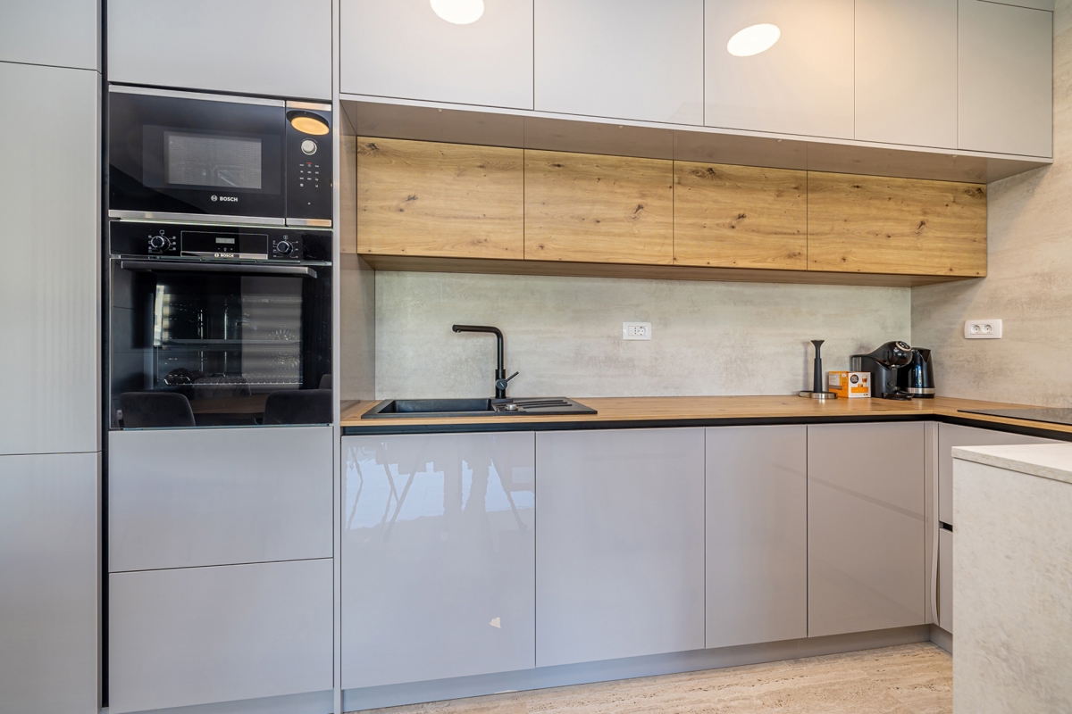 OTOK KRK, Malinska - Apartma z bazenom in pogledom na morje