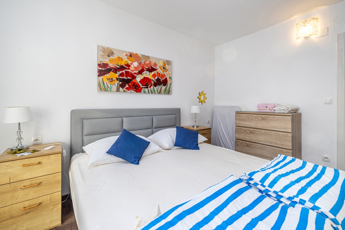 OTOK KRK, NJIVICE - Apartma z dvema terasama v bližini morja