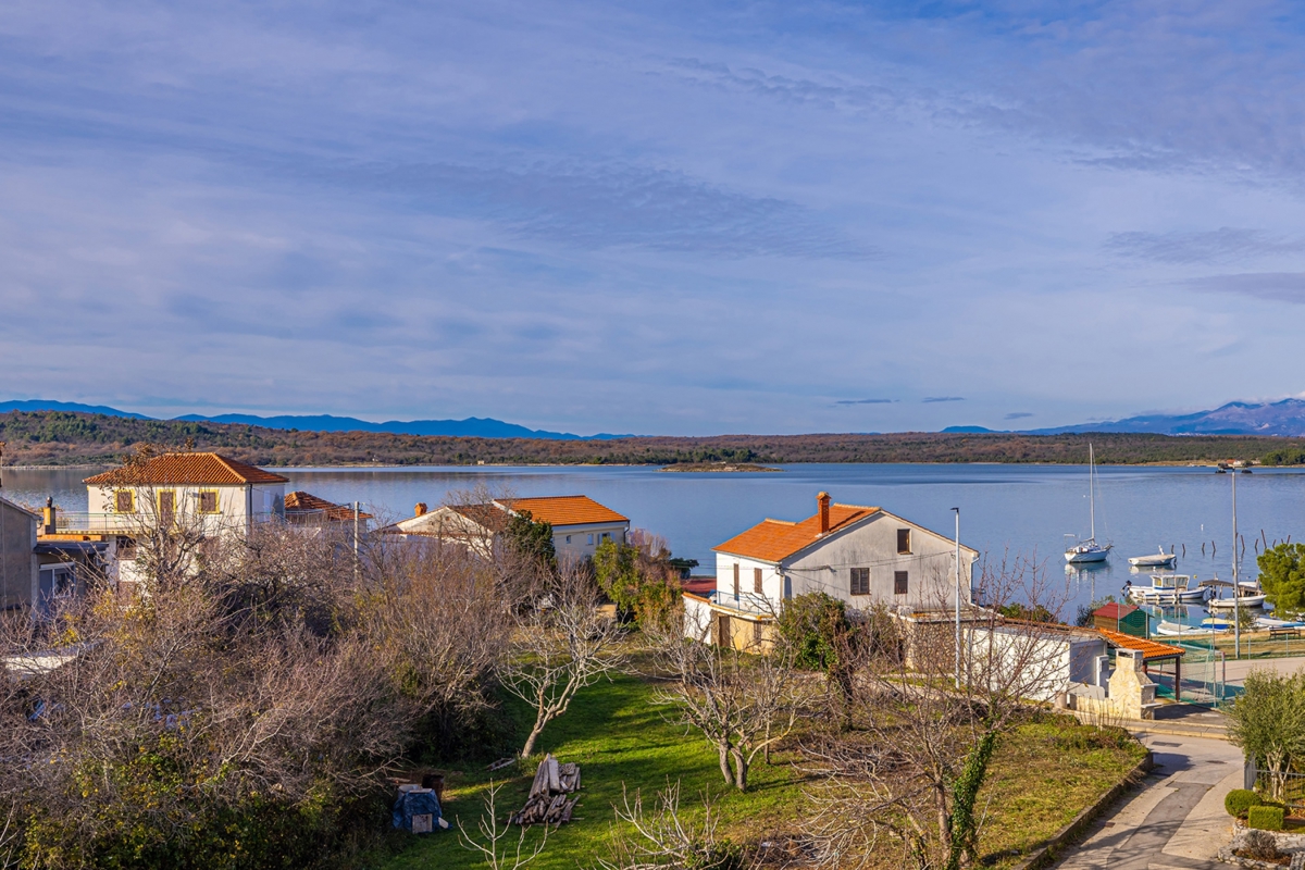 OTOK KRK, KLIMNO - Apartma 50 metrov od morja