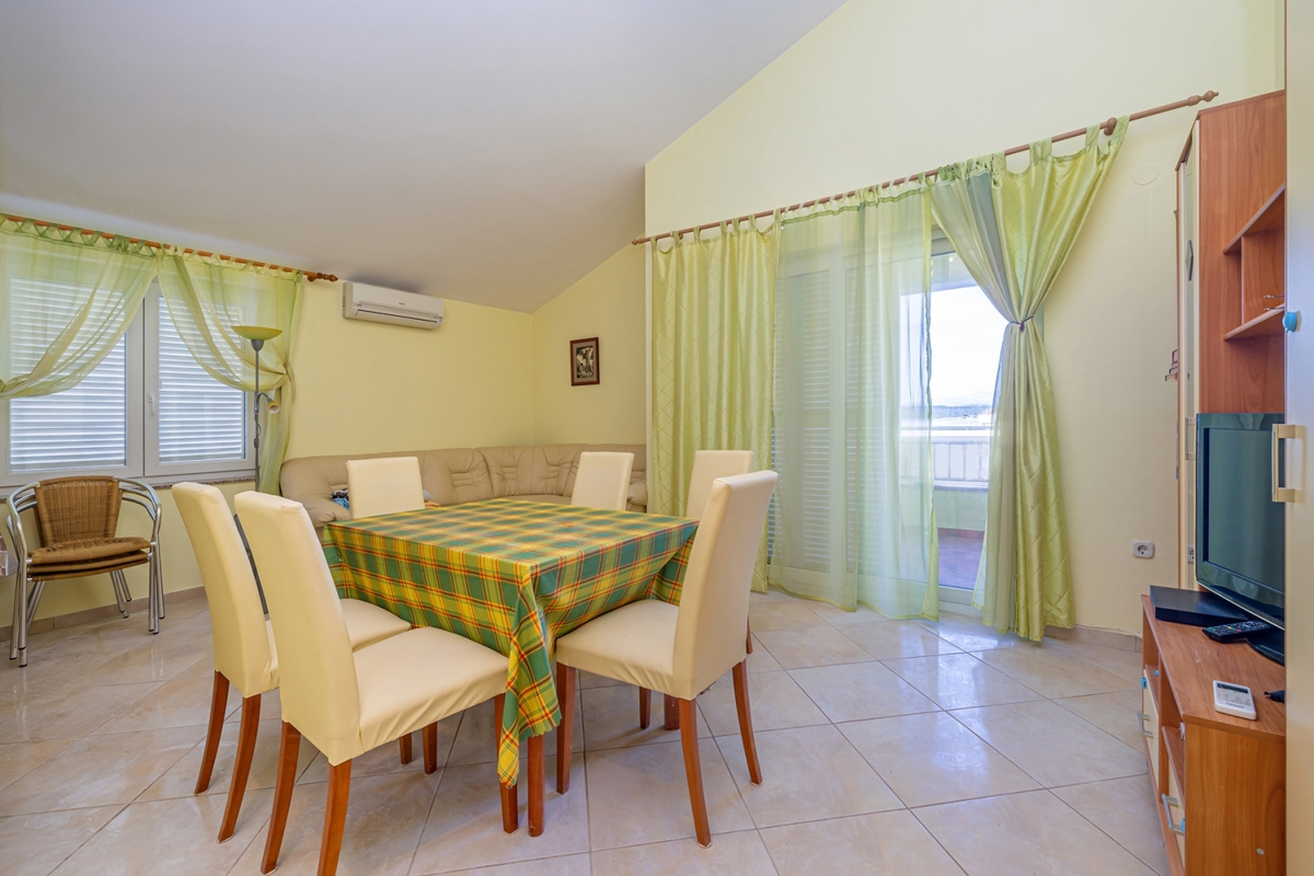 OTOK KRK, KLIMNO - Apartma 50 metrov od morja