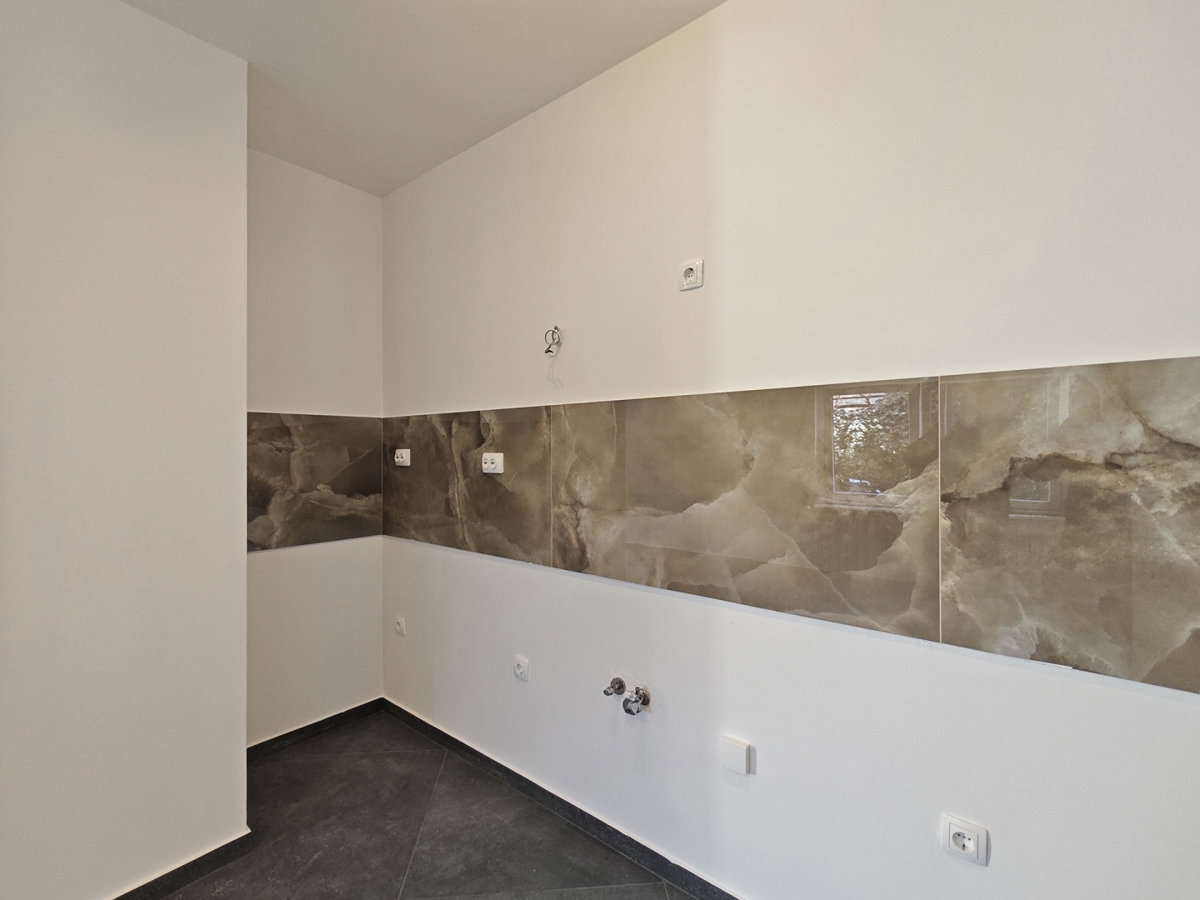 RIJEKA, SUŠAČKA DRAGA - Prostorno stanovanje v pritličju z dvema parkirnima mestoma