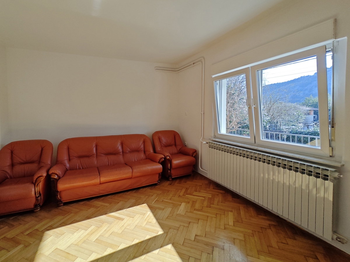 RIJEKA, SUŠAČKA DRAGA - Prostorno stanovanje v pritličju z dvema parkirnima mestoma