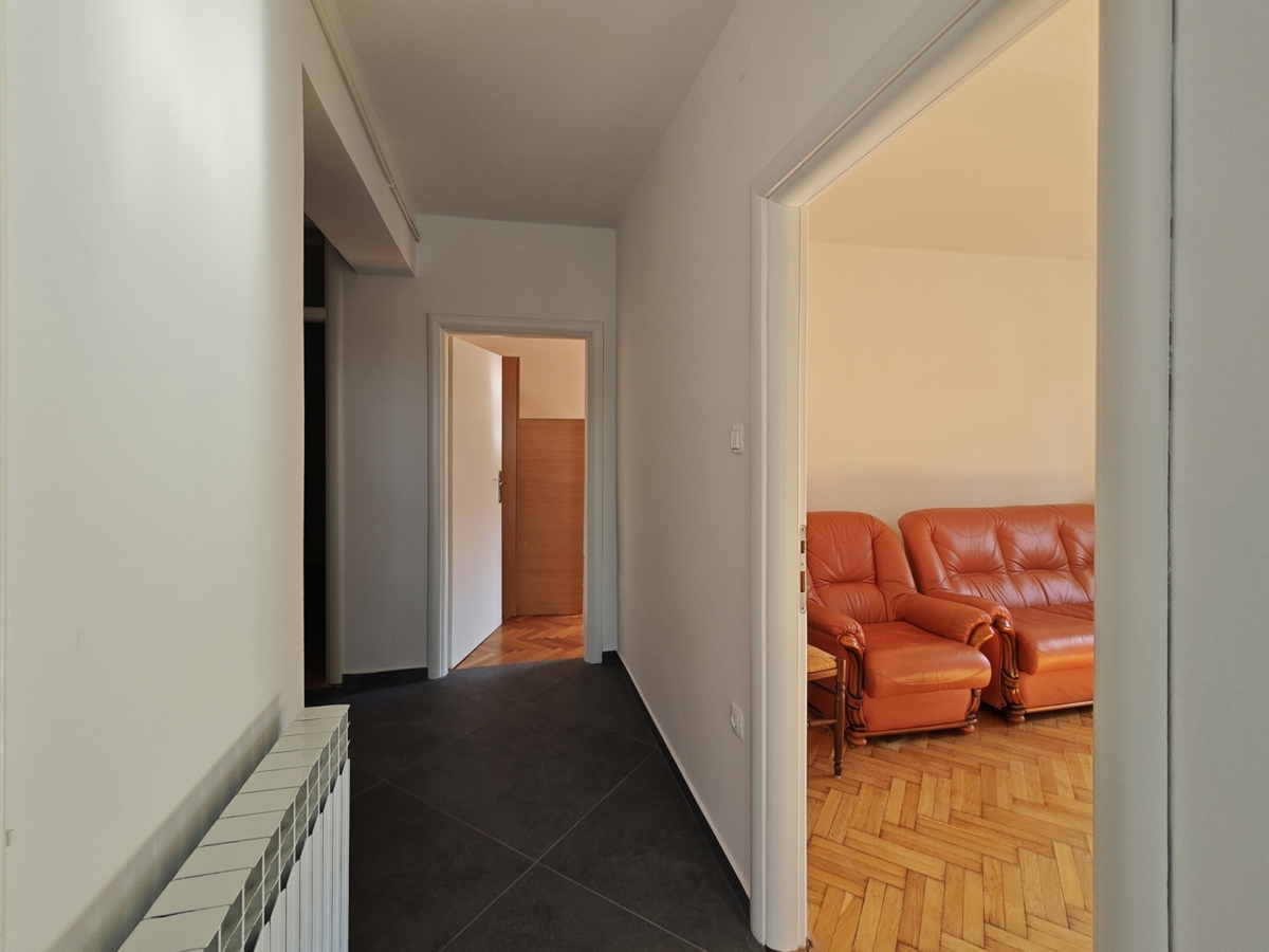 RIJEKA, SUŠAČKA DRAGA - Prostorno stanovanje v pritličju z dvema parkirnima mestoma