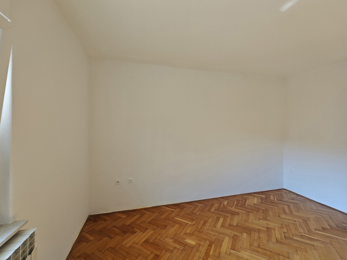 RIJEKA, SUŠAČKA DRAGA - Prostorno stanovanje v pritličju z dvema parkirnima mestoma