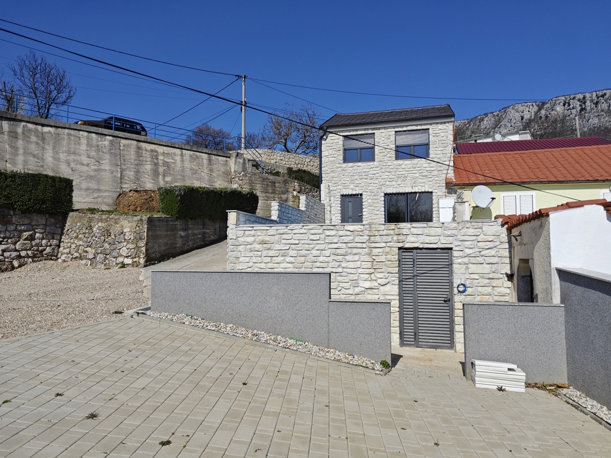Bribir - Obnovljena kamnita hiša z bazenom