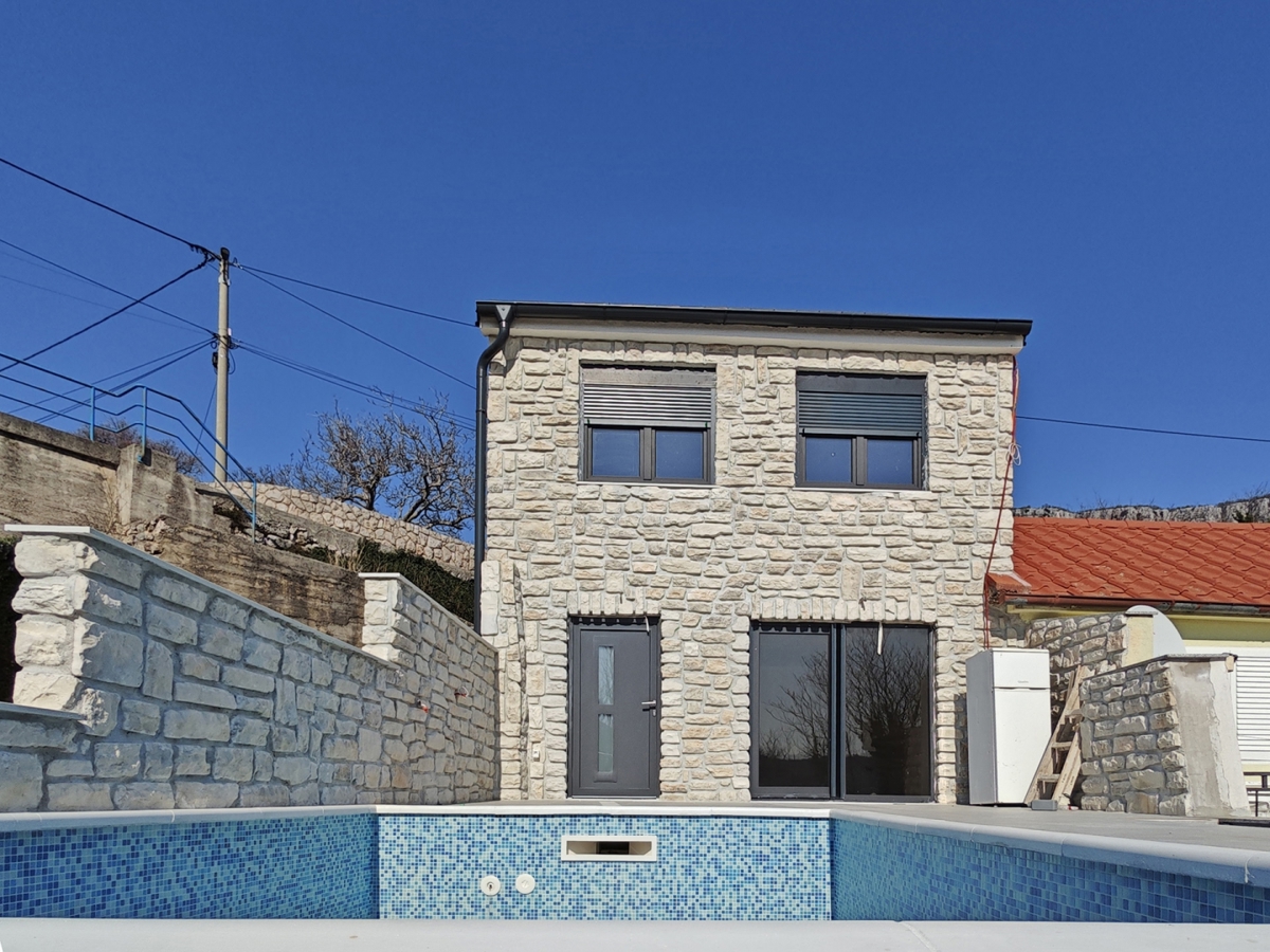 Bribir - Obnovljena kamnita hiša z bazenom