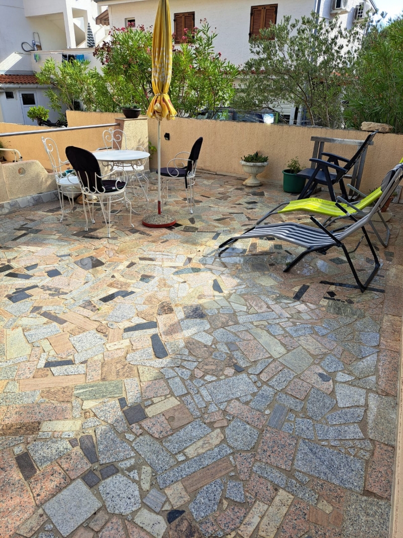 OTOK KRK, KORNIC - Trisobni apartma z dvema terasama