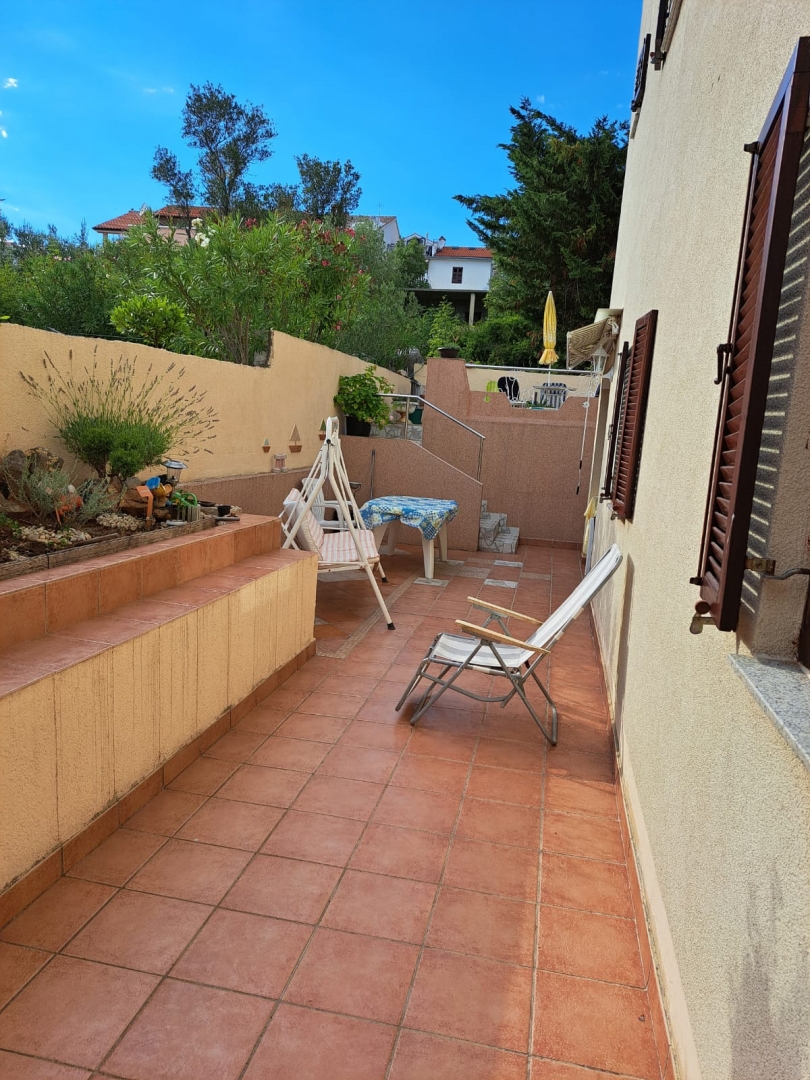 OTOK KRK, KORNIC - Trisobni apartma z dvema terasama