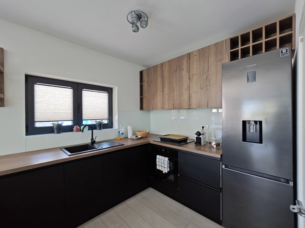 MALINSKA - dvonadstropni apartma z bazenom in pogledom na morje