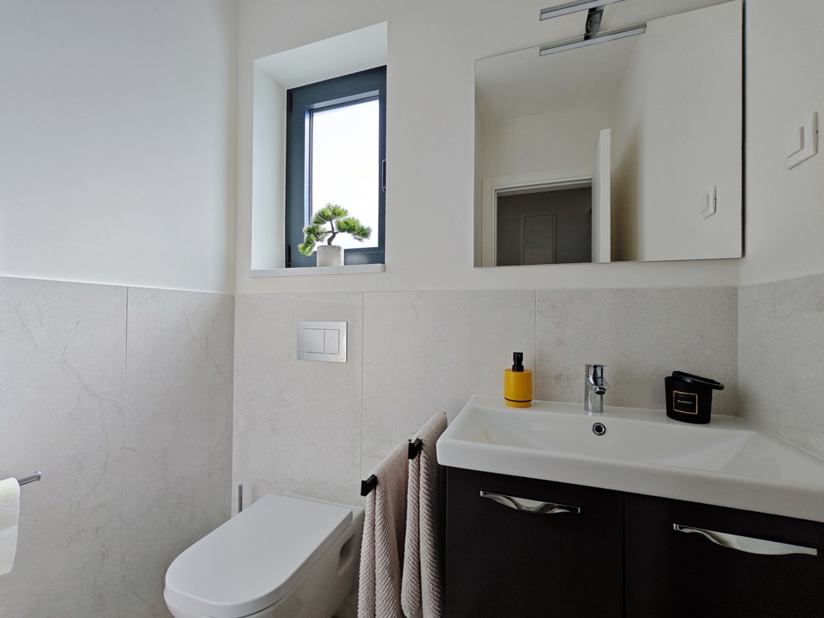 MALINSKA - dvonadstropni apartma z bazenom in pogledom na morje