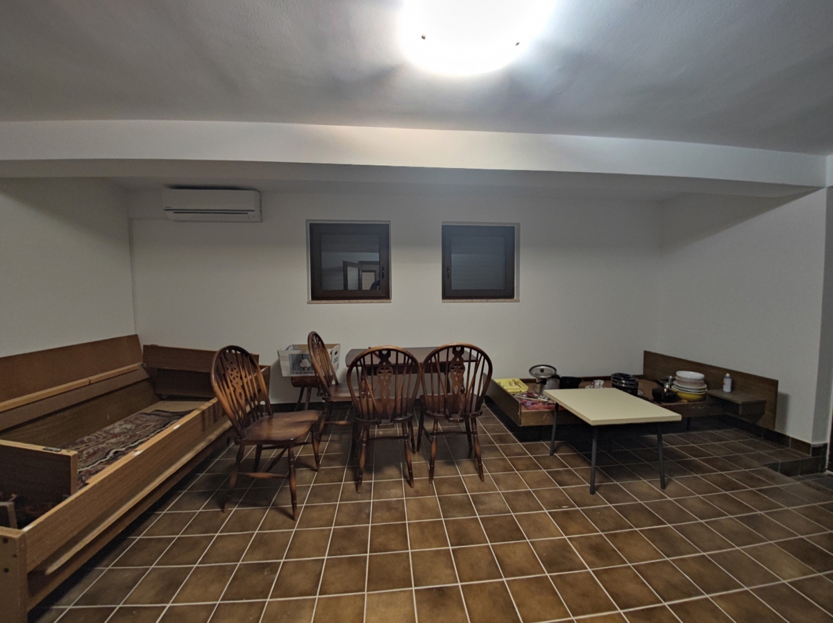 OTOK KRK, NJIVICE - Enosobno stanovanje v pritličju z vrtom