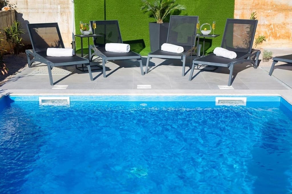 Malinska - Dvoetažni apartma z bazenom