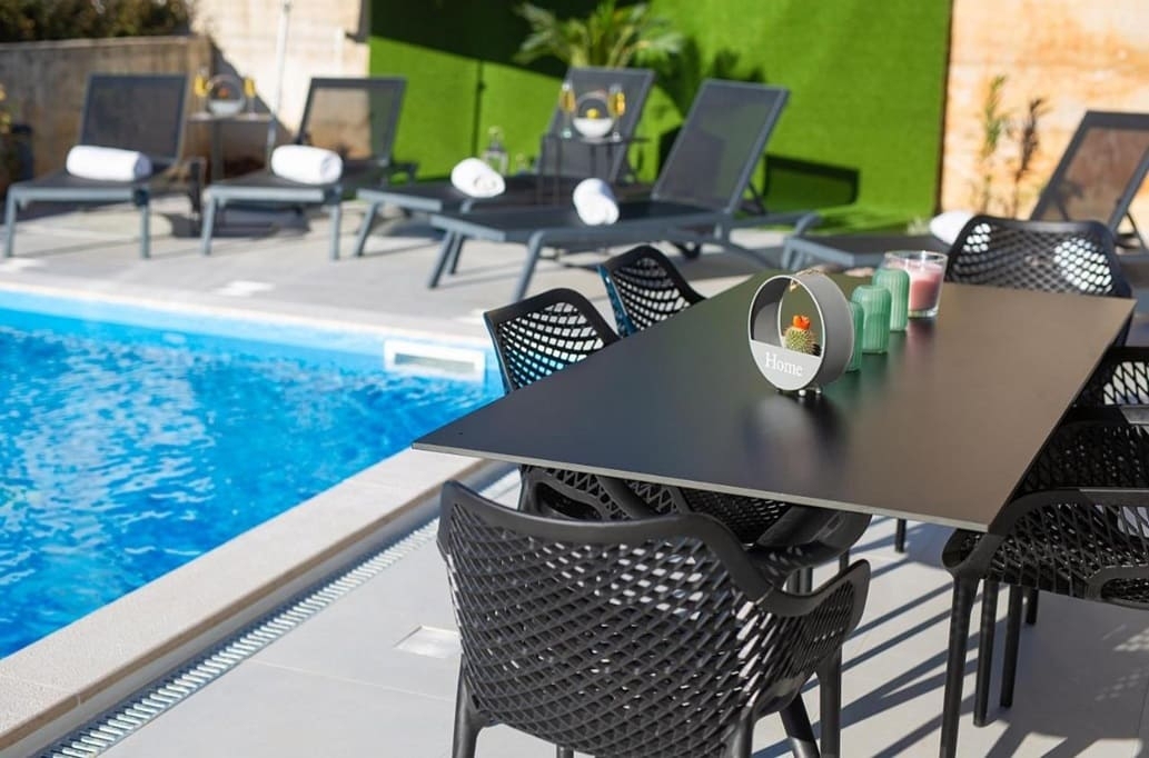 Malinska - Dvoetažni apartma z bazenom