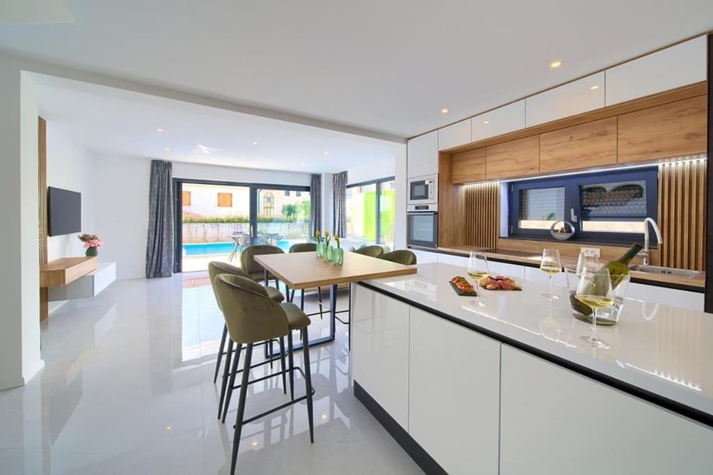 Malinska - Dvoetažni apartma z bazenom
