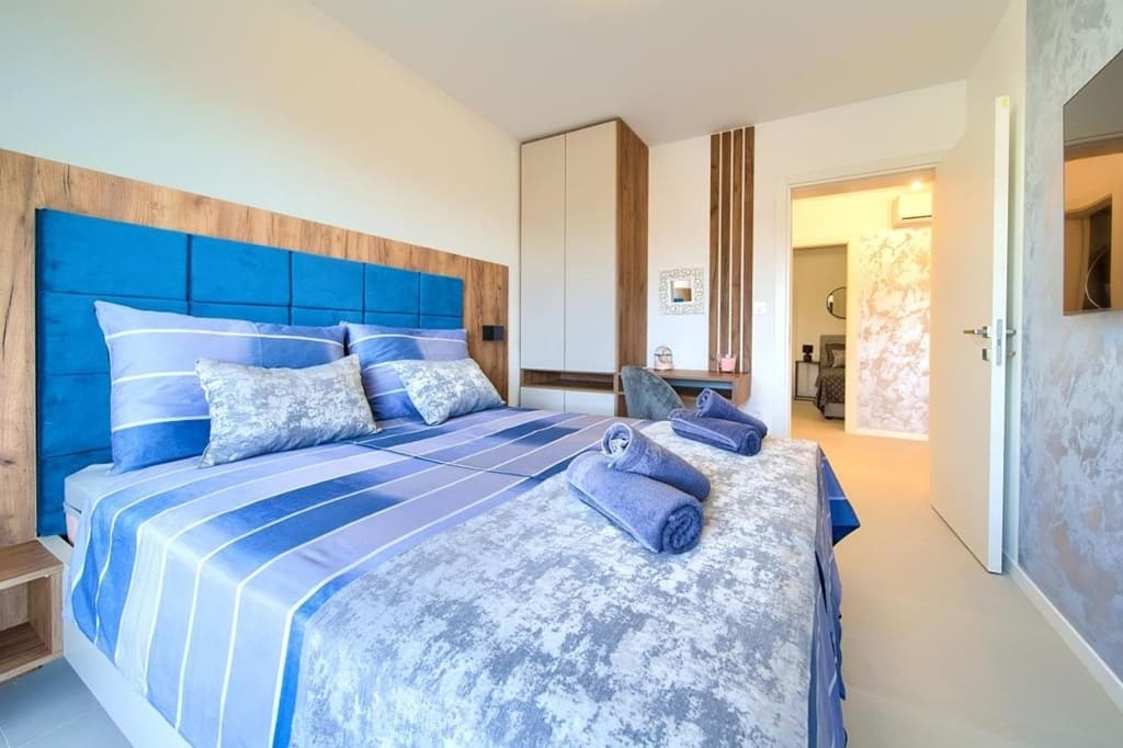 Malinska - Dvoetažni apartma z bazenom