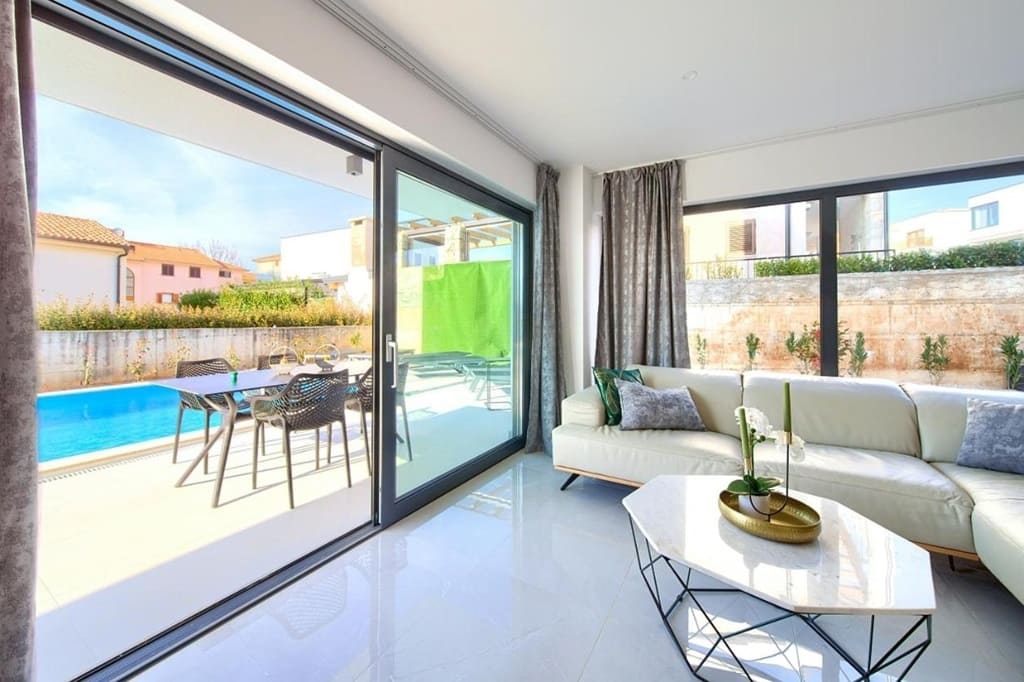 Malinska - Dvoetažni apartma z bazenom