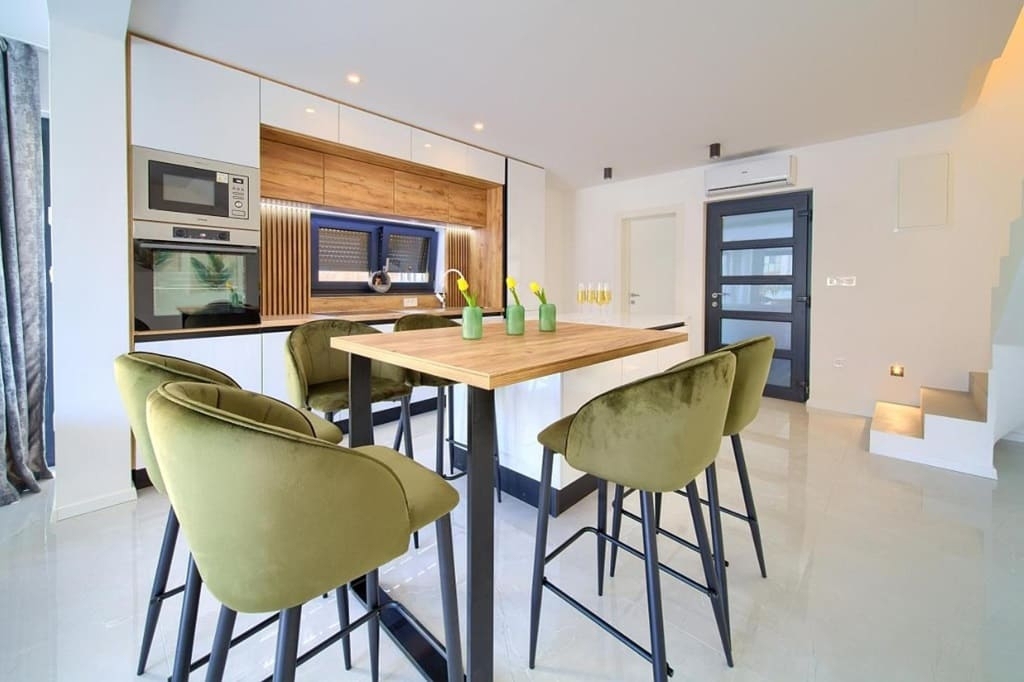 Malinska - Dvoetažni apartma z bazenom