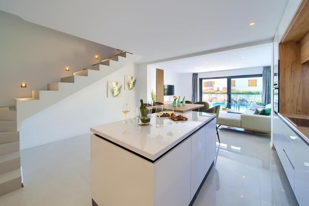 Malinska - Dvoetažni apartma z bazenom