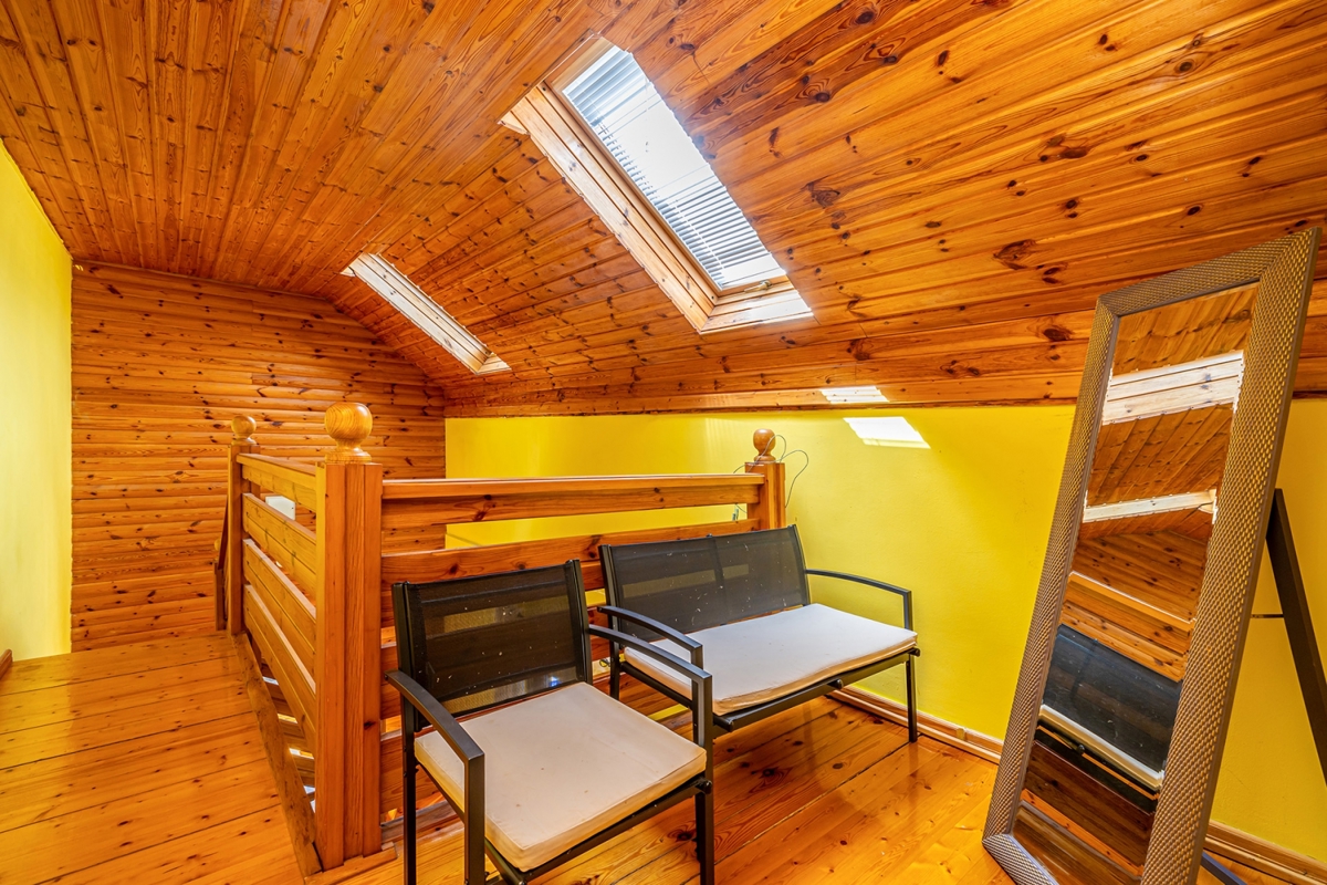 GORSKI KOTAR, FUŽINE - Hiša z urejenim vrtom in jacuzzijem