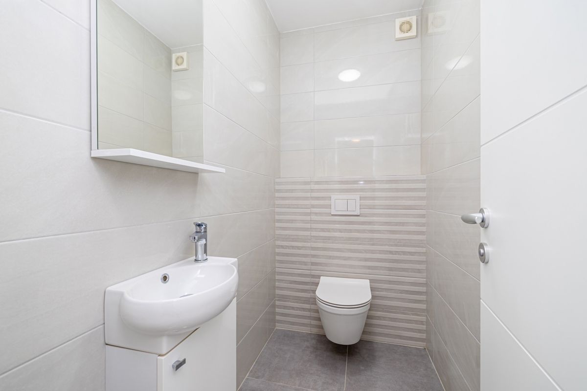 OTOK KRK, MALINSKA - Luksuzni apartma z vrtom blizu morja
