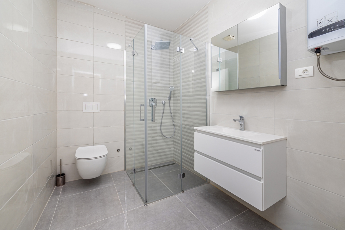 OTOK KRK, MALINSKA - Luksuzni apartma z vrtom blizu morja