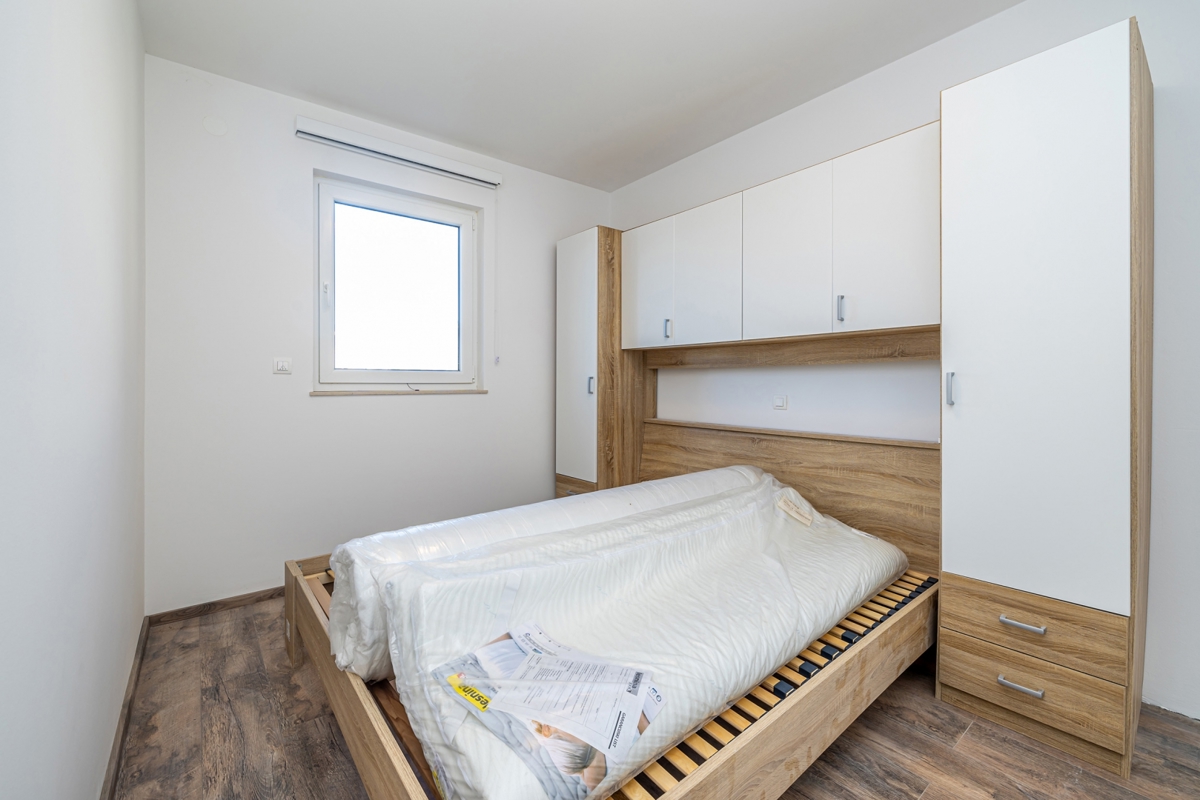 OTOK KRK, MALINSKA - Luksuzni apartma z vrtom blizu morja