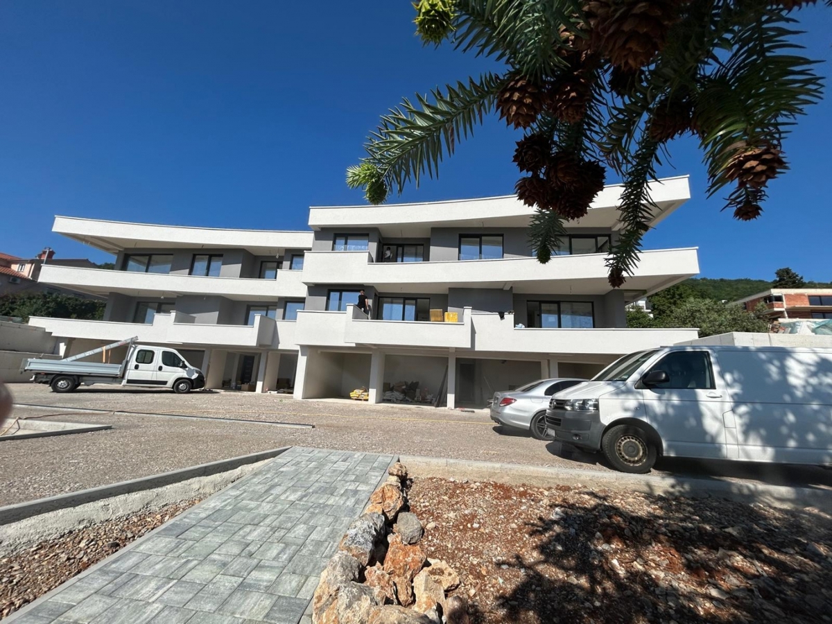 Lovran - Apartma z 2 spalnicama + dnevno sobo v novogradnji s pogledom na morje