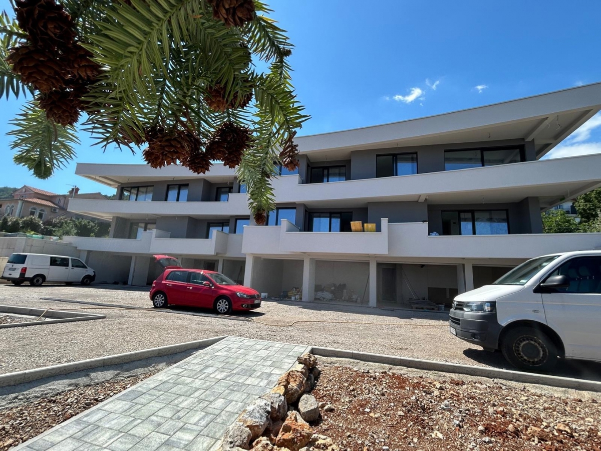 Lovran - Apartma z 2 spalnicama + dnevno sobo v novogradnji s pogledom na morje