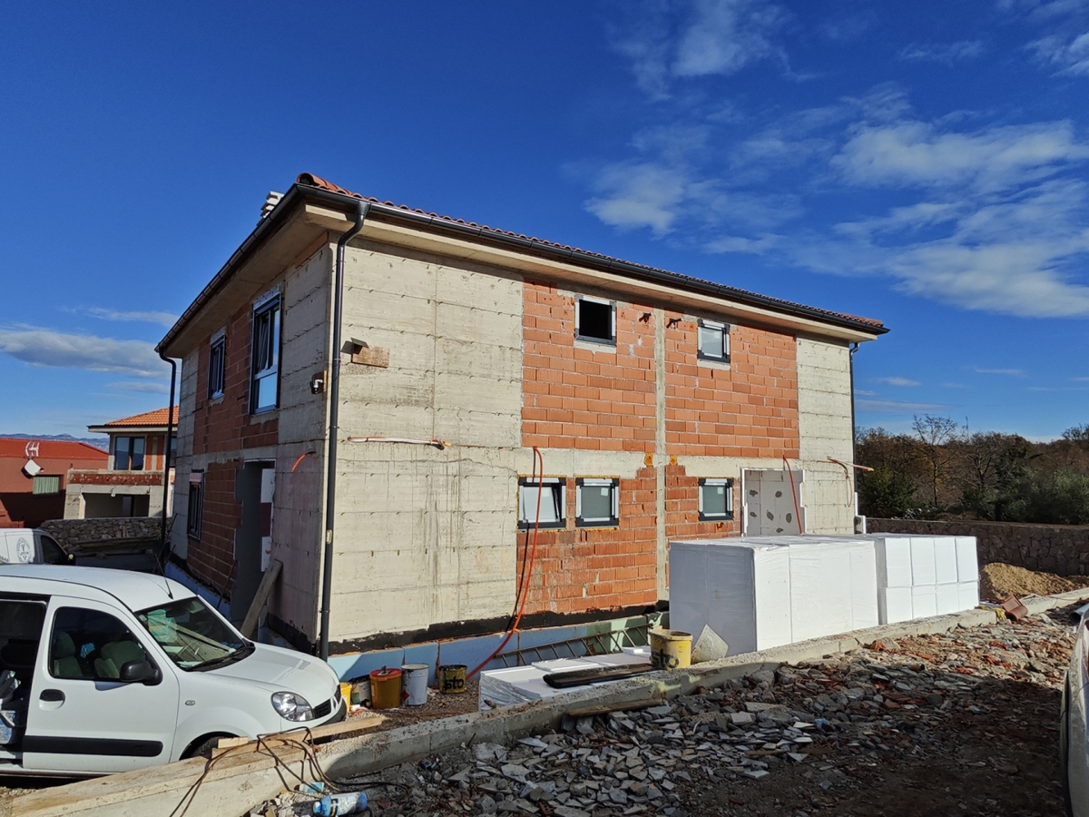 Otok Krk, Malinska - Dvojček hiše z bazenom 160 metrov od morja