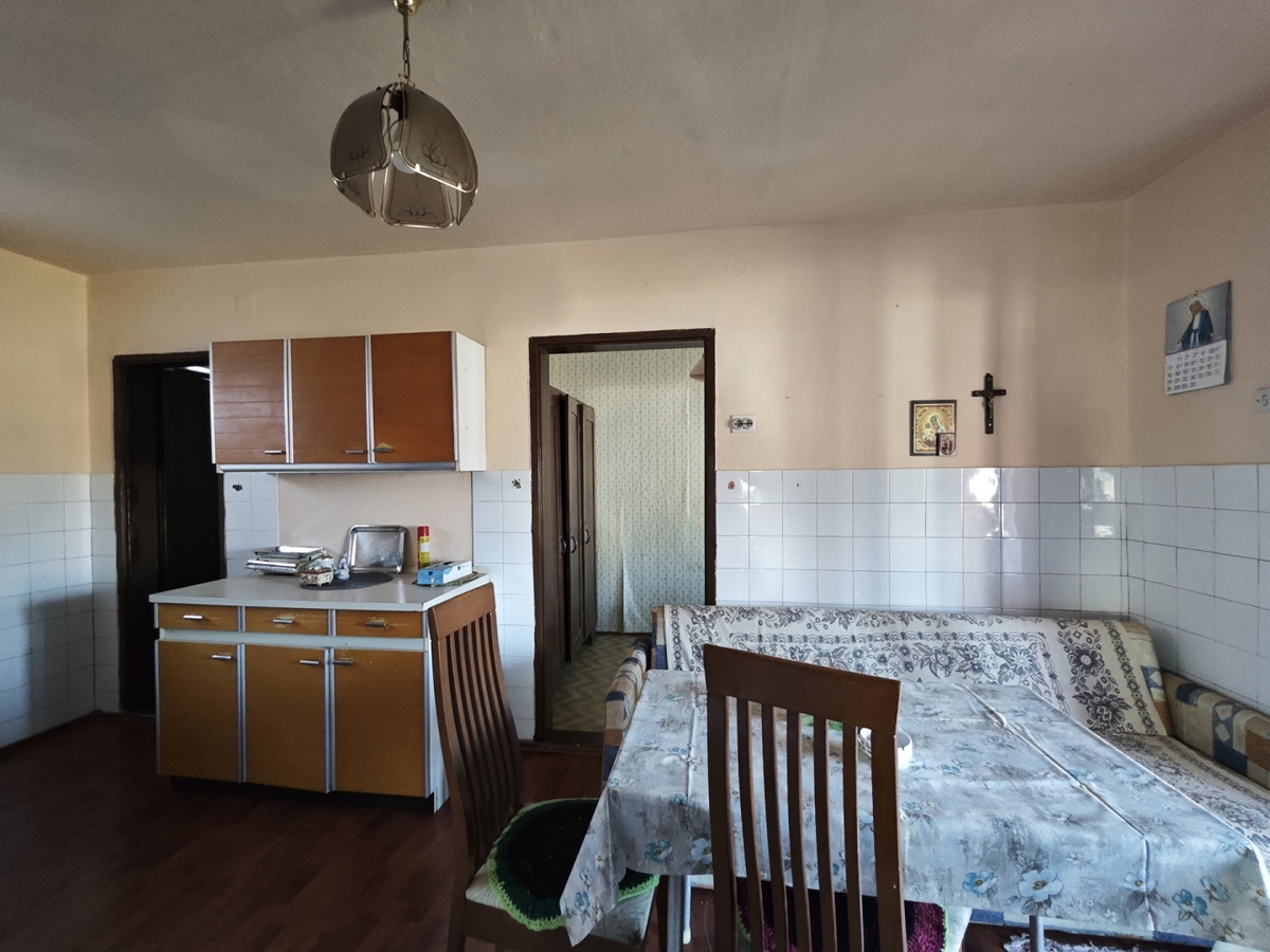 MRKOPALJ - Samostojna hiša z velikim potencialom