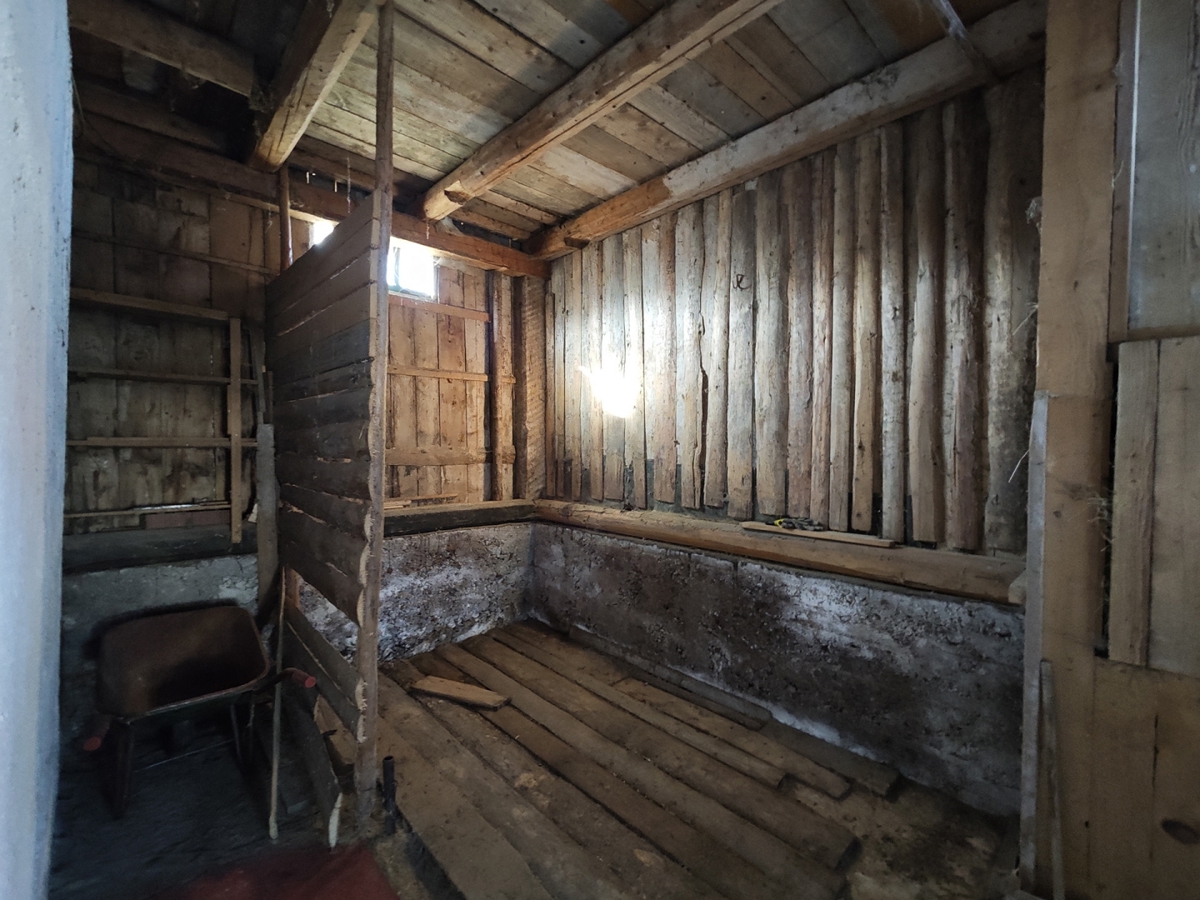 MRKOPALJ - Samostojna hiša z velikim potencialom