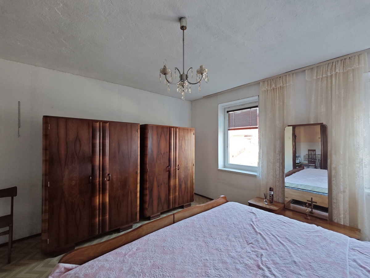 MRKOPALJ - Samostojna hiša z velikim potencialom