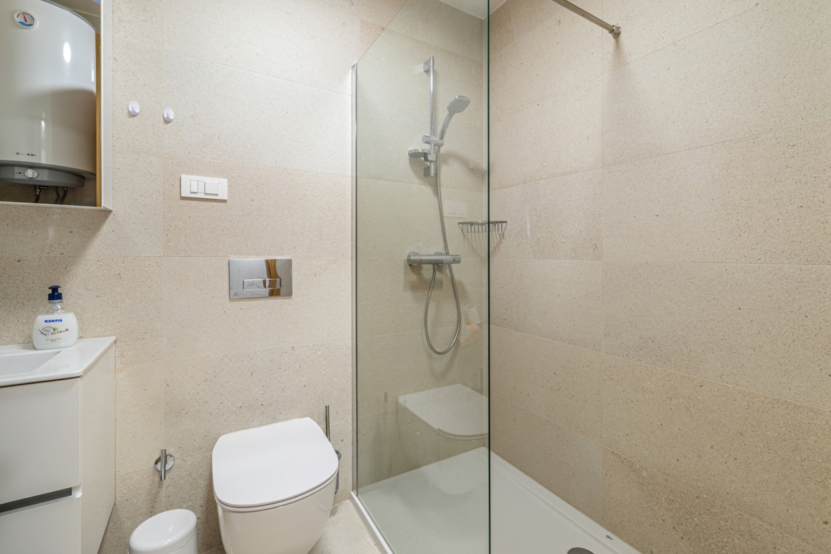 MALINSKA - Dva apartmaja z bazenom