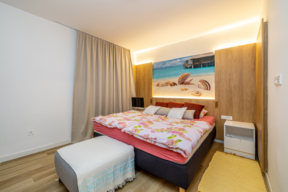 MALINSKA - Dva apartmaja z bazenom