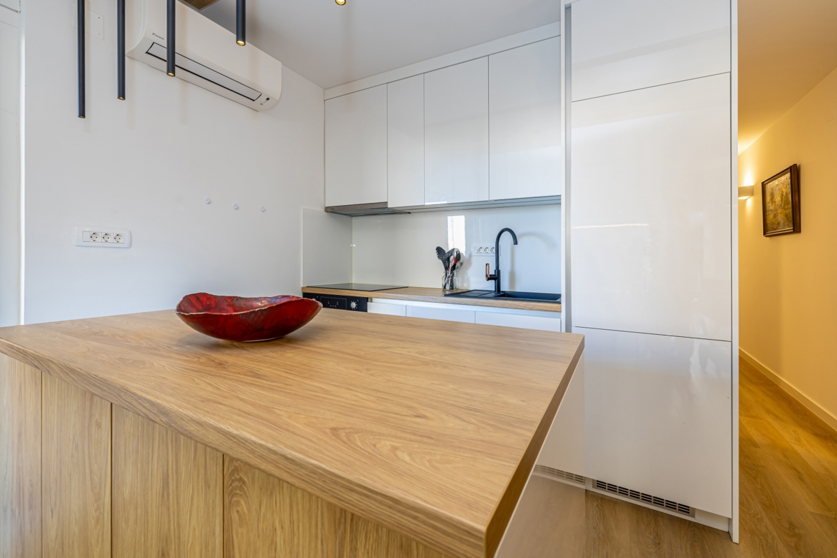 MALINSKA - Dva apartmaja z bazenom