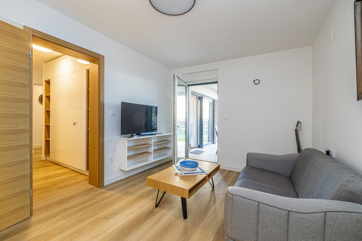 MALINSKA - Dva apartmaja z bazenom