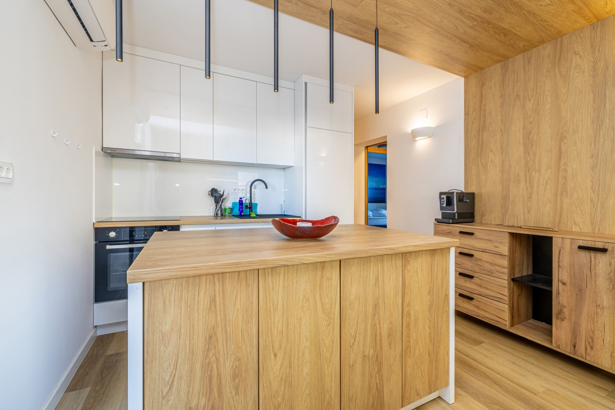 MALINSKA - Dva apartmaja z bazenom