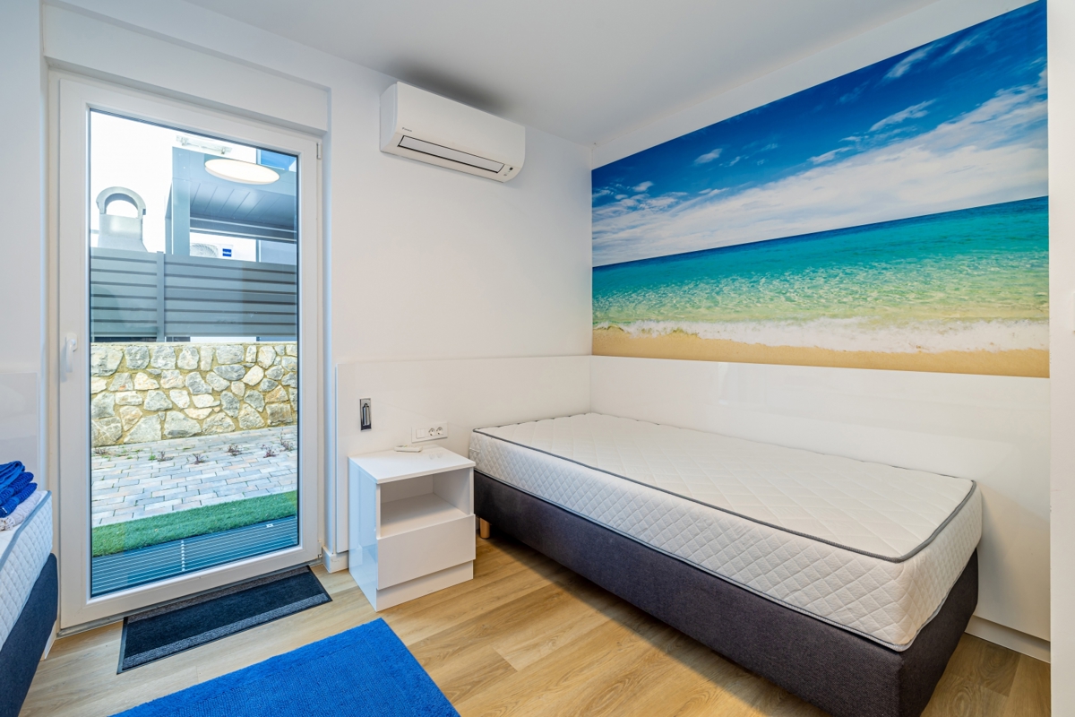 MALINSKA - Dva apartmaja z bazenom