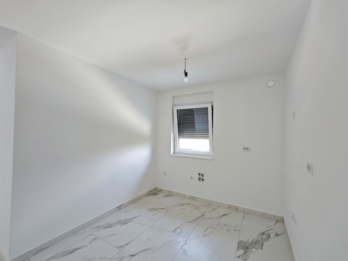 Otok Krk, okolica Dobrinja - Apartma v novogradnji z bazenom in pogledom na morje