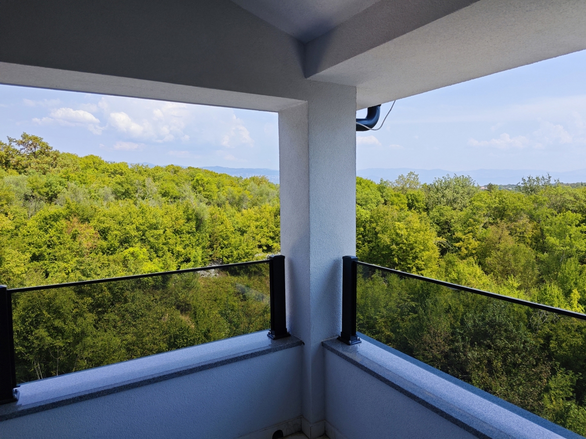 Otok Krk, okolica Dobrinja - Apartma v novogradnji z bazenom in pogledom na morje