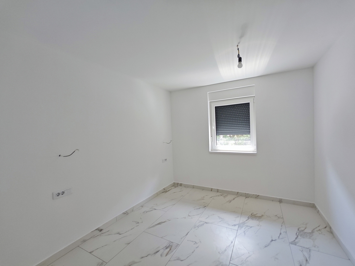 Otok Krk, okolica Dobrinja - Apartma v novogradnji z bazenom in pogledom na morje