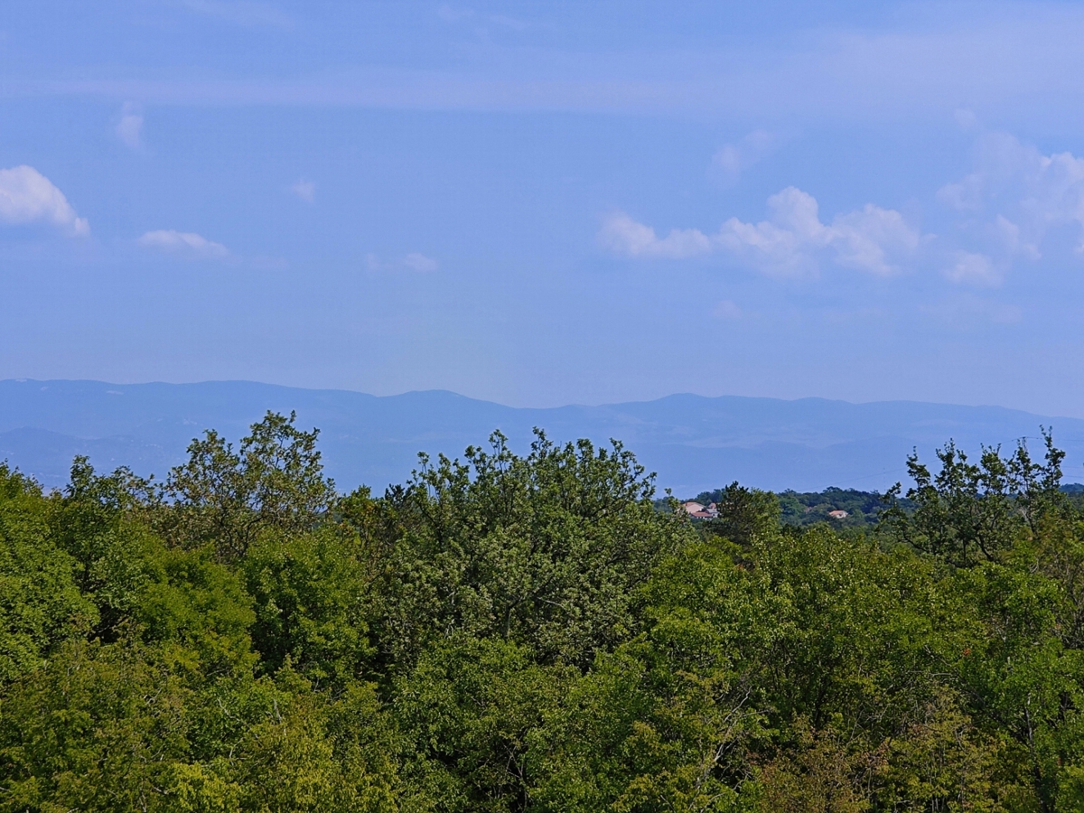 Otok Krk, okolica Dobrinja - Apartma v novogradnji z bazenom in pogledom na morje