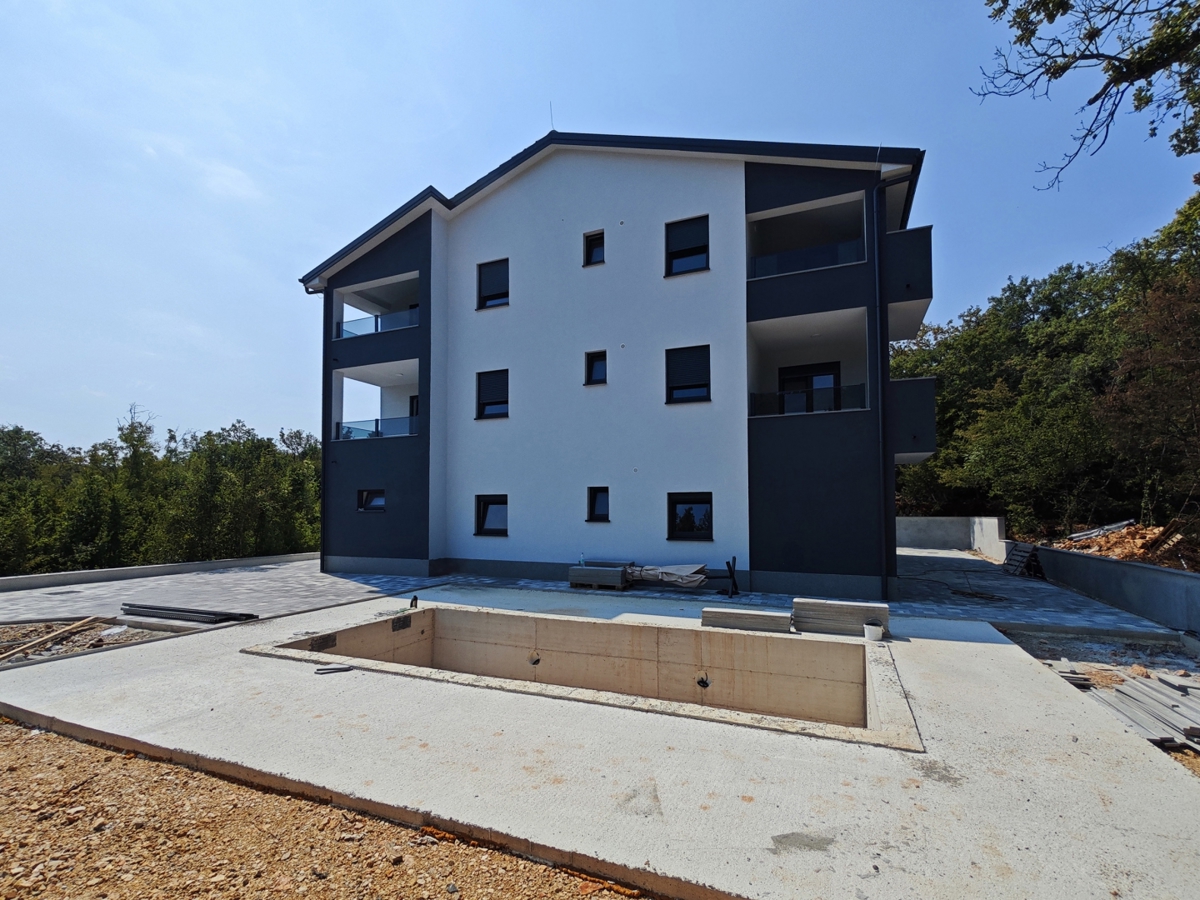 Otok Krk, okolica Dobrinja - Apartma v novogradnji z bazenom in pogledom na morje