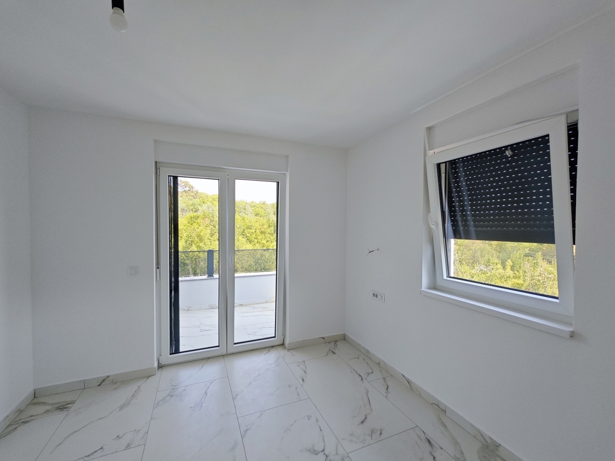 Otok Krk, okolica Dobrinja - Apartma v novogradnji z bazenom in pogledom na morje